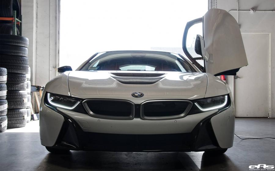  BMW i8 in White by EAS 2016 года  (фото 11 из 18)